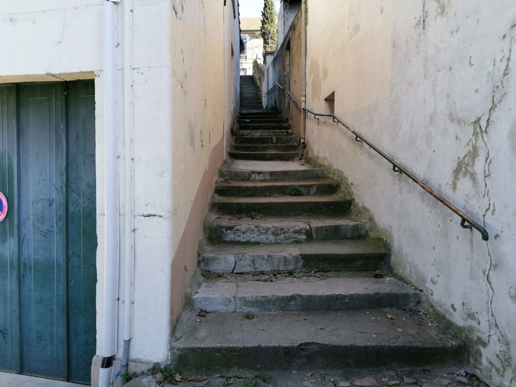 Escaliers extérieur bas du parc Jouvet