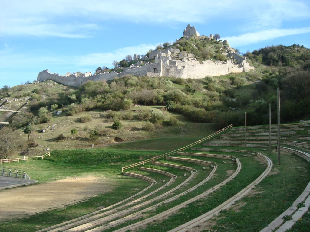 Crussol et son amphithéâtre